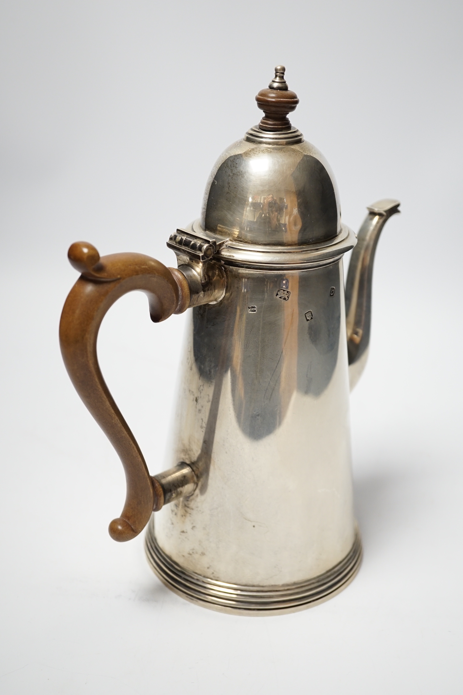 An Elizabeth II Queen Ann style silver coffee pot, John Henry Odell, London, 1969, gross weight 27oz.